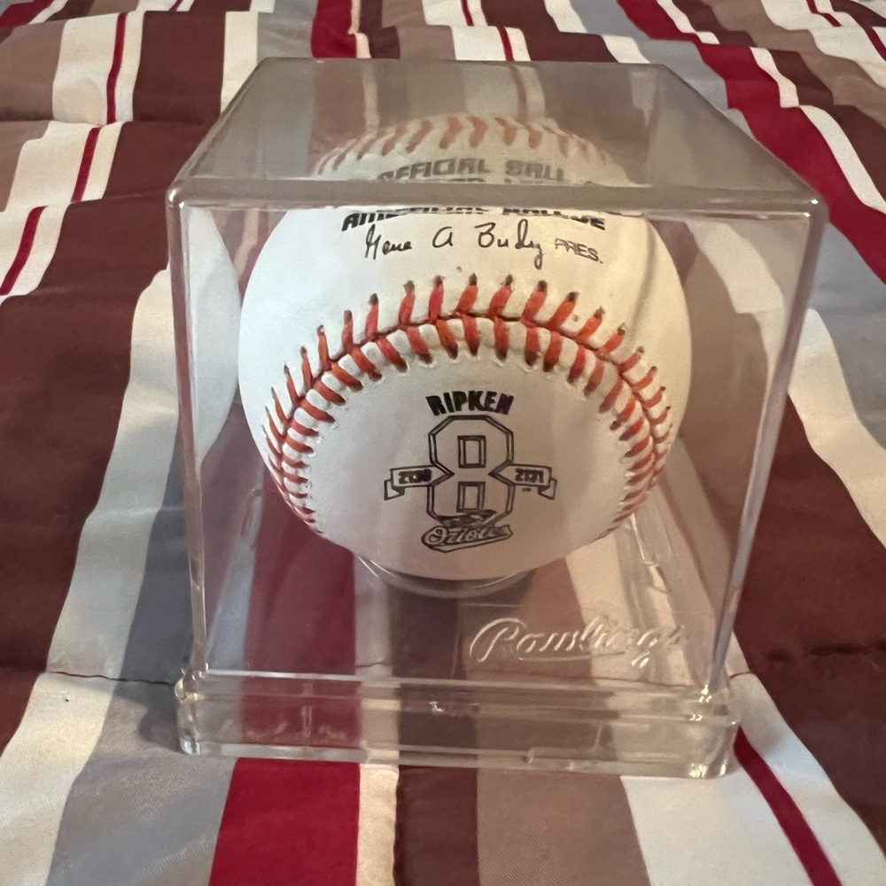 Rawlings Official CAL RIPKEN JR #8 /
2130-2131 MLB Baseball